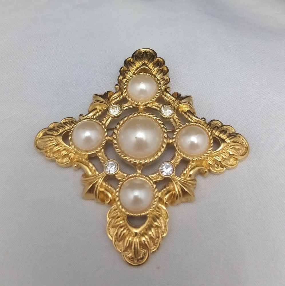 VINTAGE KENNETH J LANE KJL FOR AVON BROOCH PENDANT